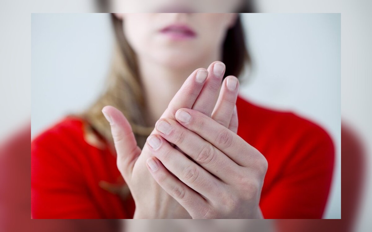 reumatoidinis artritas rankų nei pašalinti skausmą