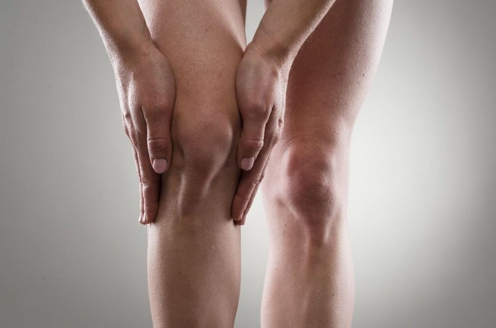 skauda jungtinio įtrūkimų swollen painful foot joints