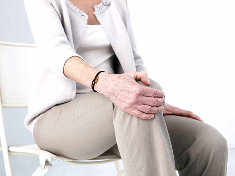gliukozamino artrozės gydymo patinimas rankų ir iškilimų dėl sąnarių