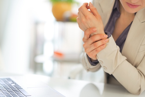 neramu skausmas rankas rankų sąnarių sharp skausmas alkūnės sukelia gydymas